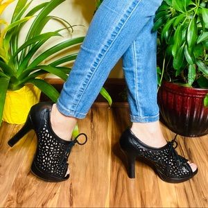 X-APPEAL Tasha Black Ankle Booties